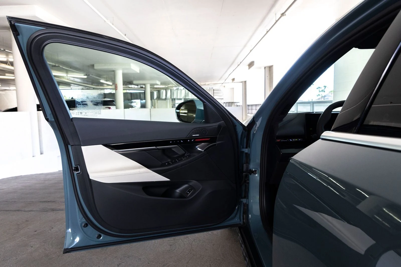 2024 BMW 530i Sedan (G60), 13/20