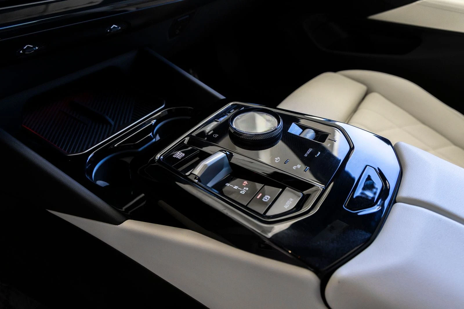 2024 BMW 530i Sedan (G60), 18/20