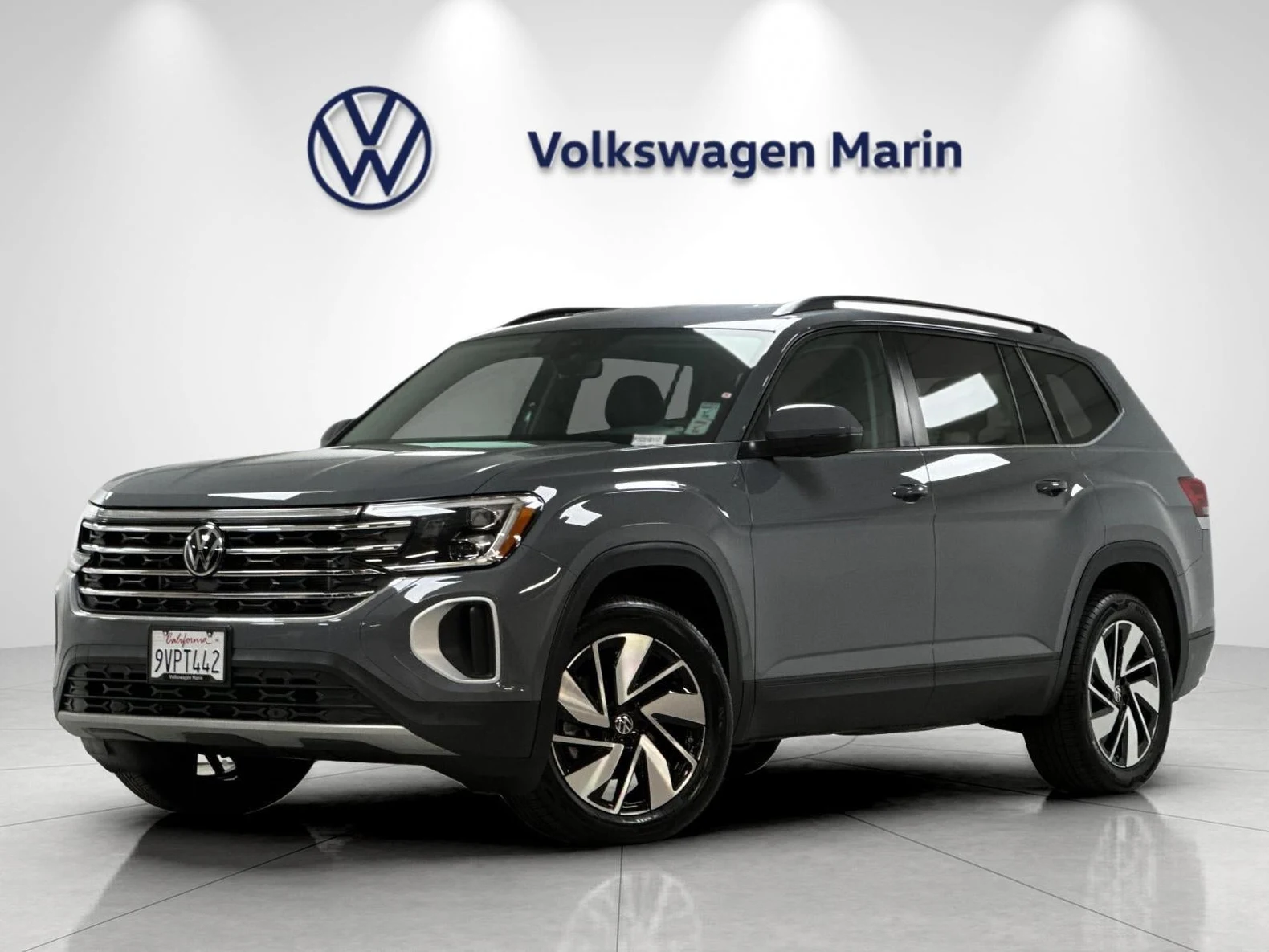 Volkswagen Atlas SE with Technology · Pure Gray · Indigo Auto Group