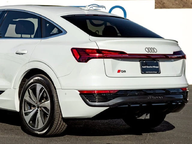 2024 Audi Q8 Sportback e-tron Premium Plus S line, 11/20