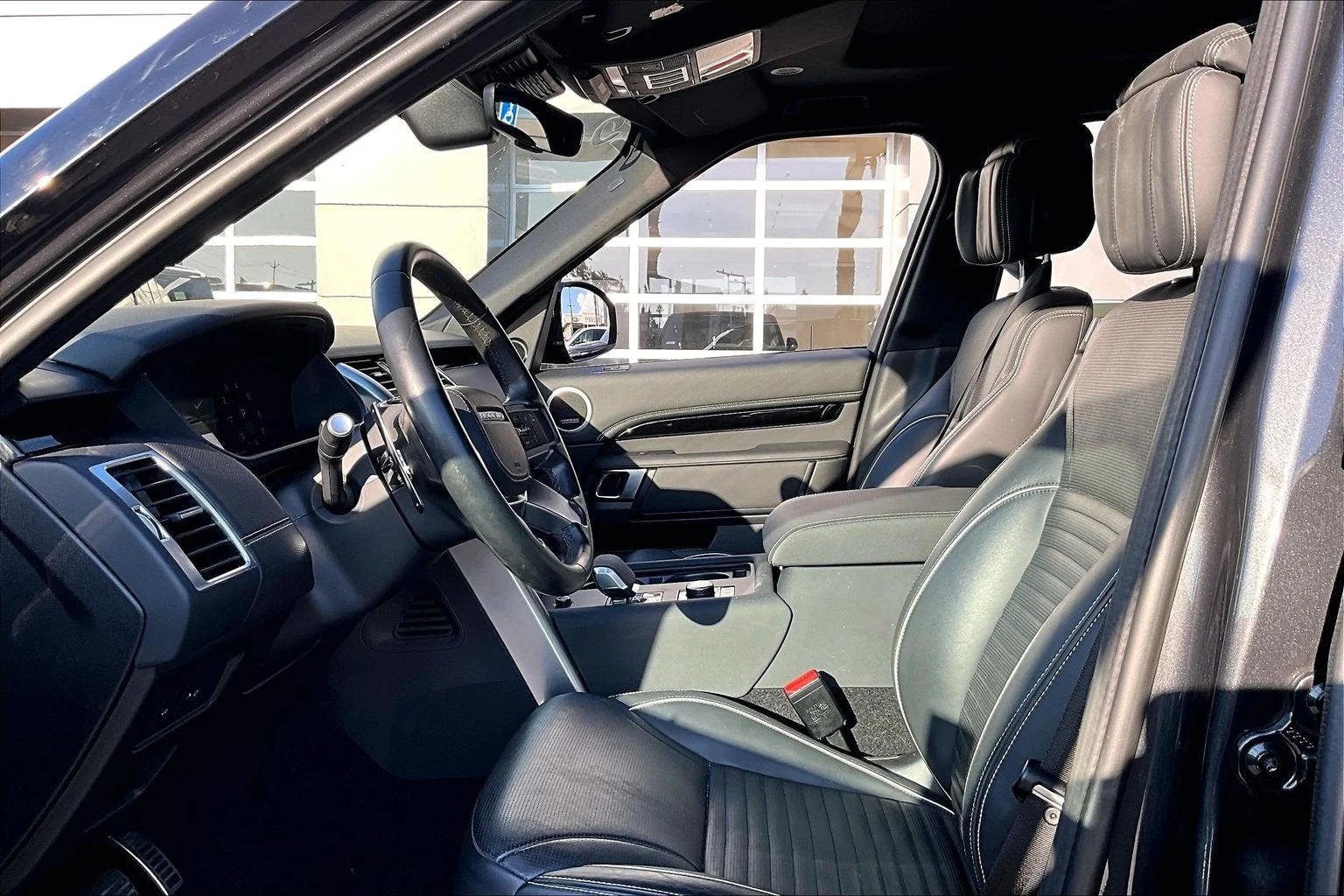 2023 Land Rover Discovery HSE R-Dynamic (L462), 3/3