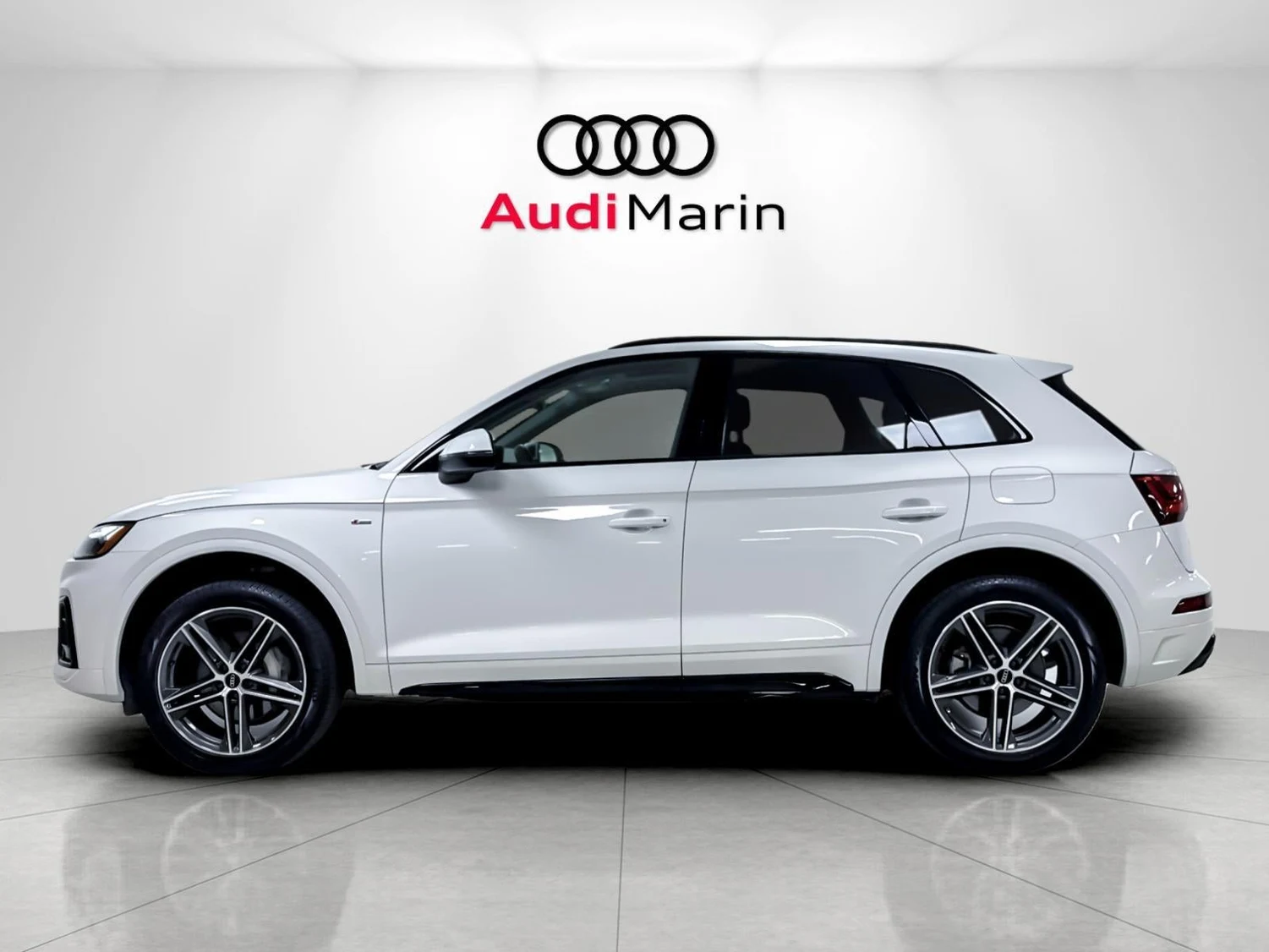 2023 Audi Q5 55 TFSI e Premium Plus (FY), 2/20