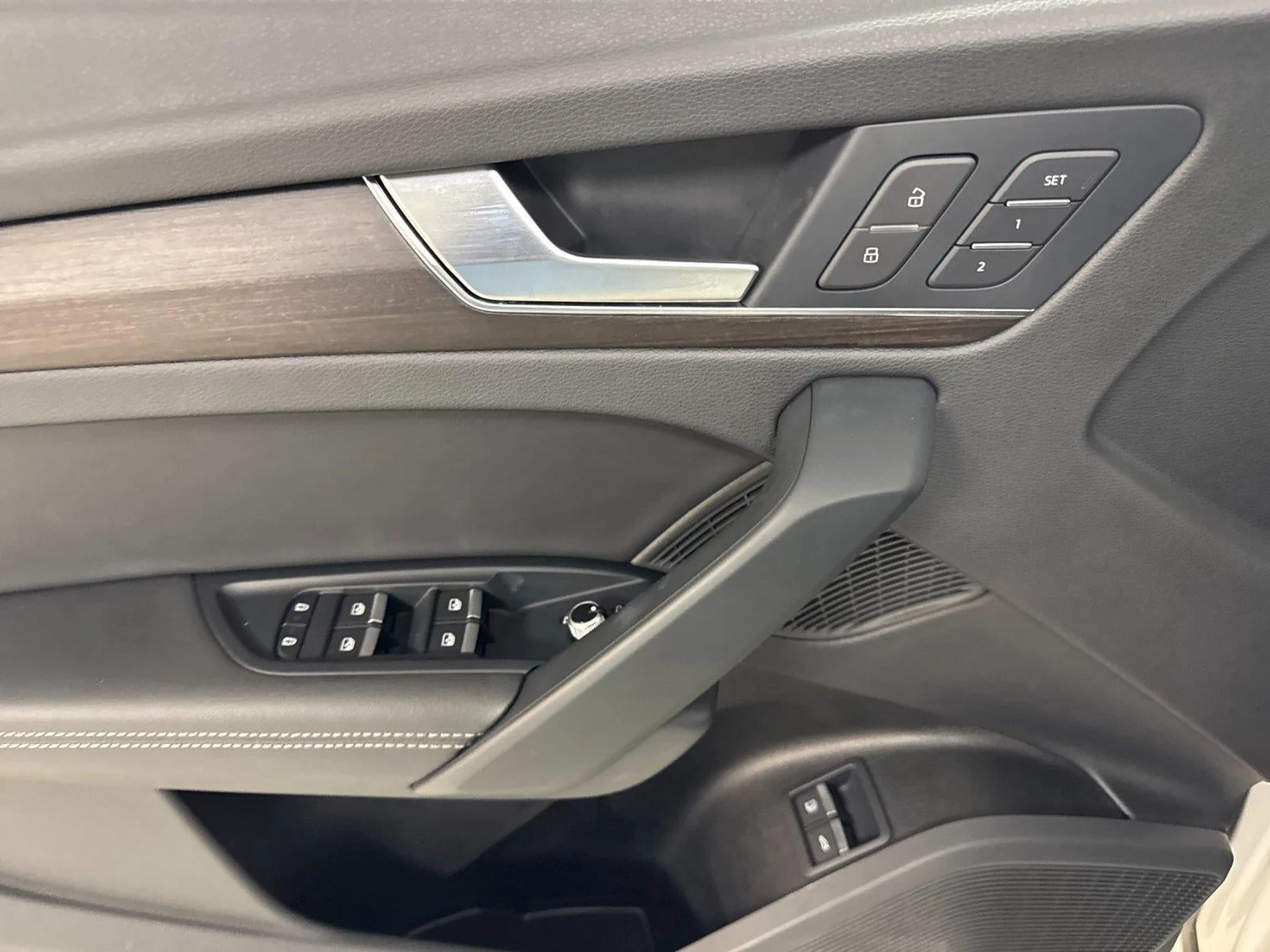 2023 Audi Q5 55 TFSI e Premium Plus (FY), 10/20