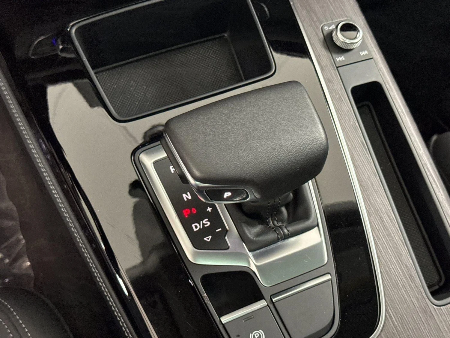 2023 Audi Q5 55 TFSI e Premium Plus (FY), 20/20