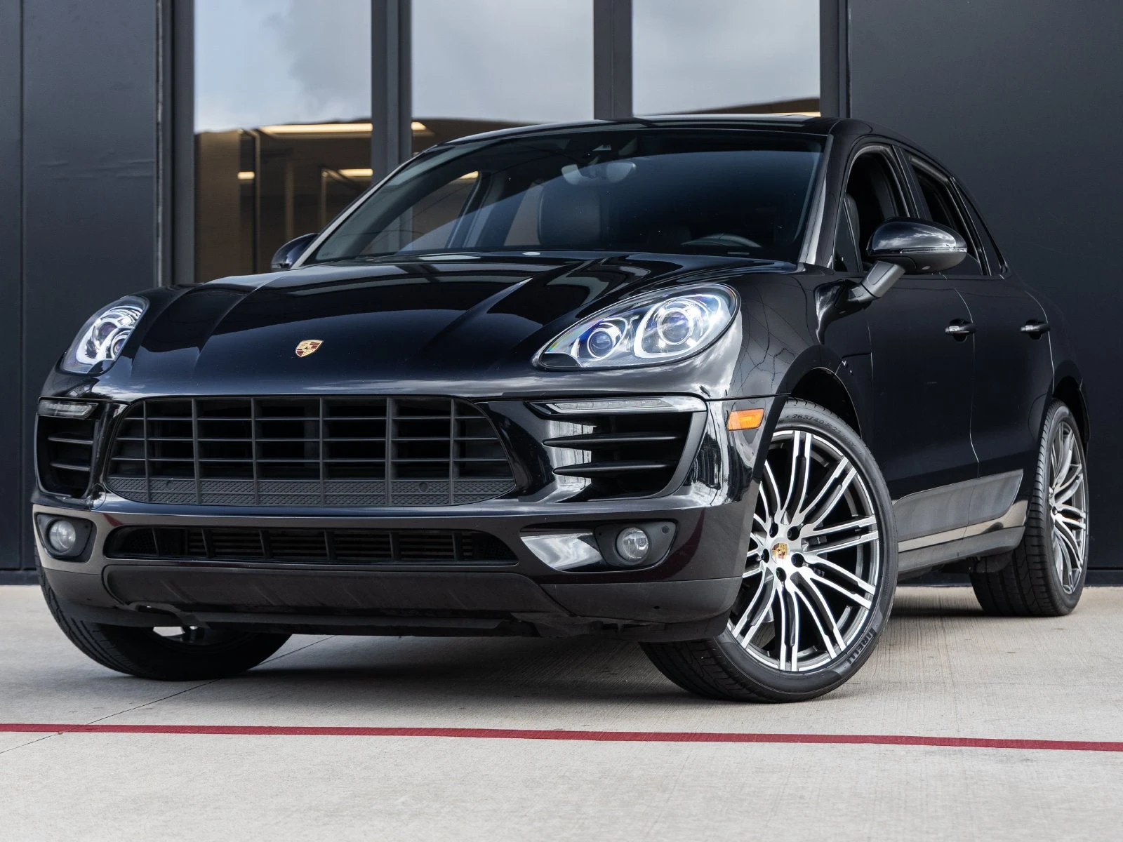 Porsche Macan Sport Edition (95B) · Jet Black Metallic · Indigo Auto Group