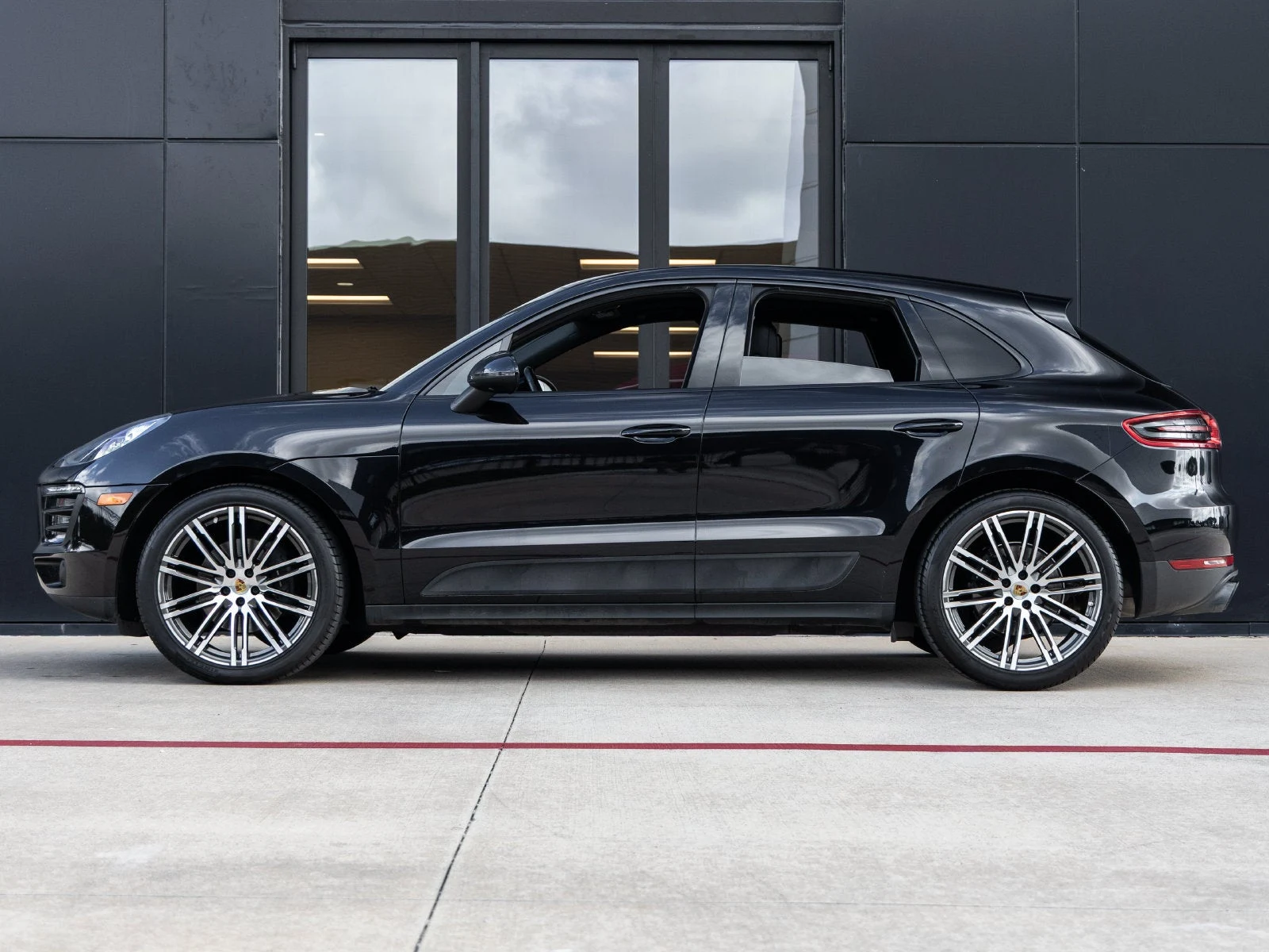 2018 Porsche Macan Sport Edition (95B), 2/20