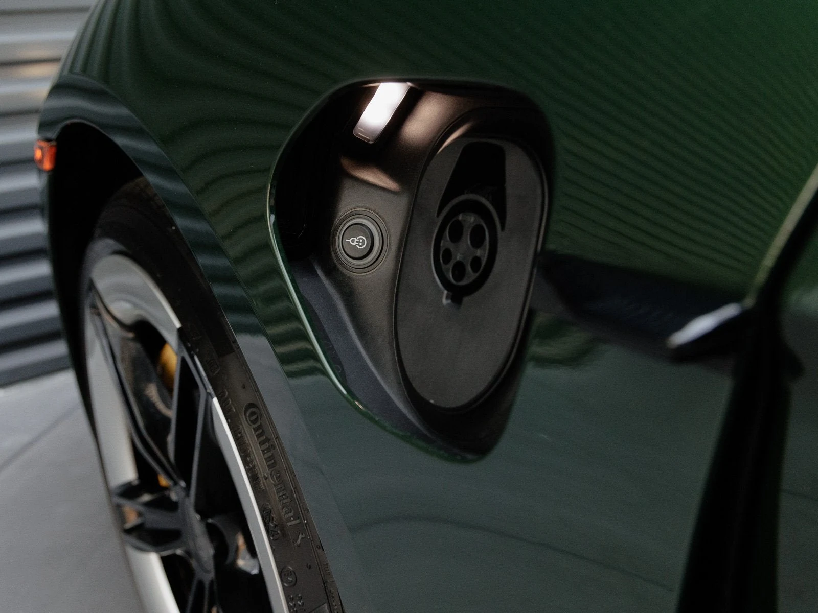 2025 Porsche Taycan Turbo S (2025 Update), 14/20