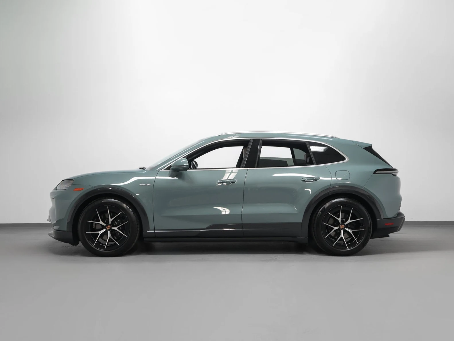 2026 Porsche Cayenne Electric (E4), 2/20