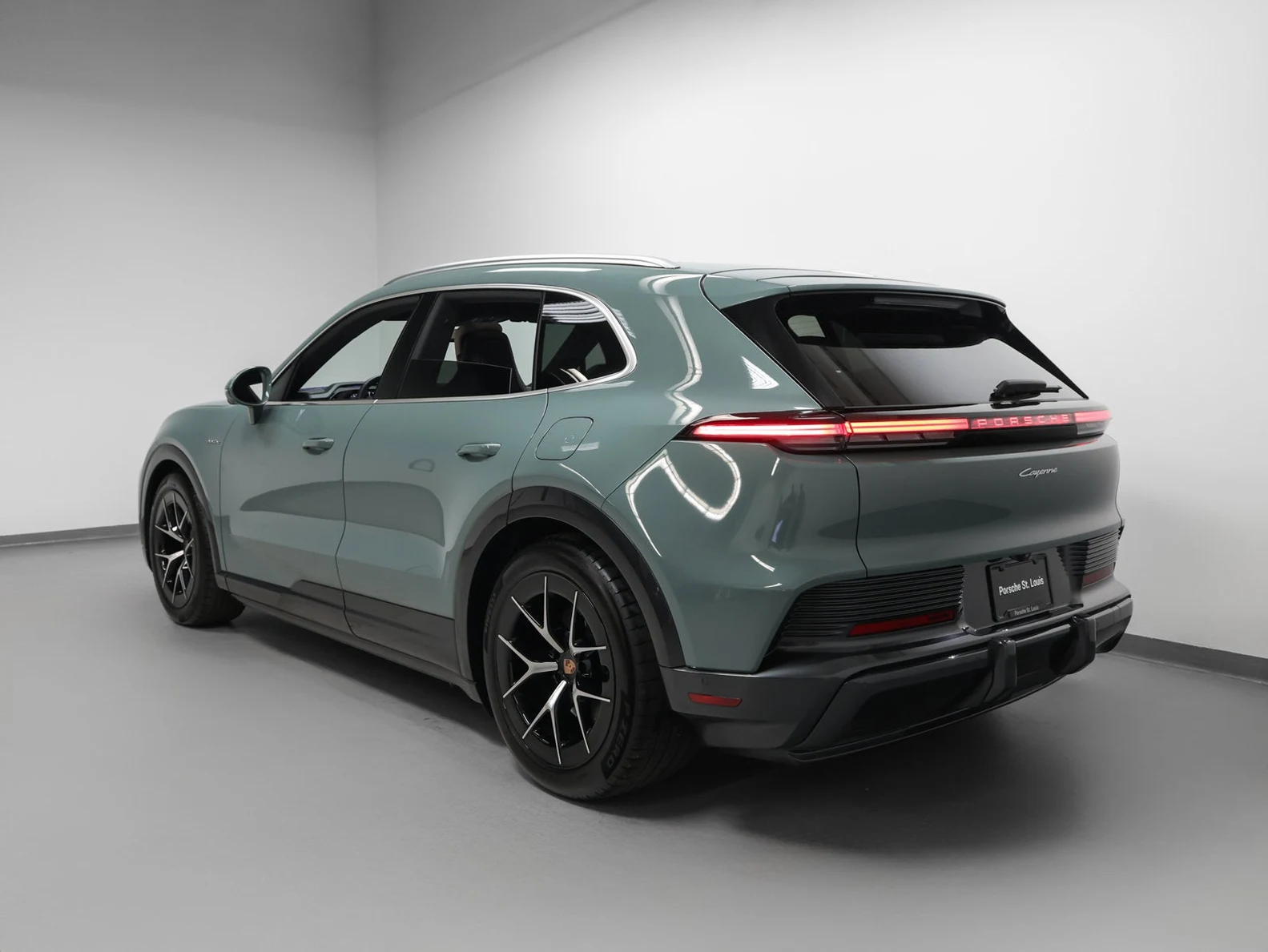 2026 Porsche Cayenne Electric (E4), 3/20