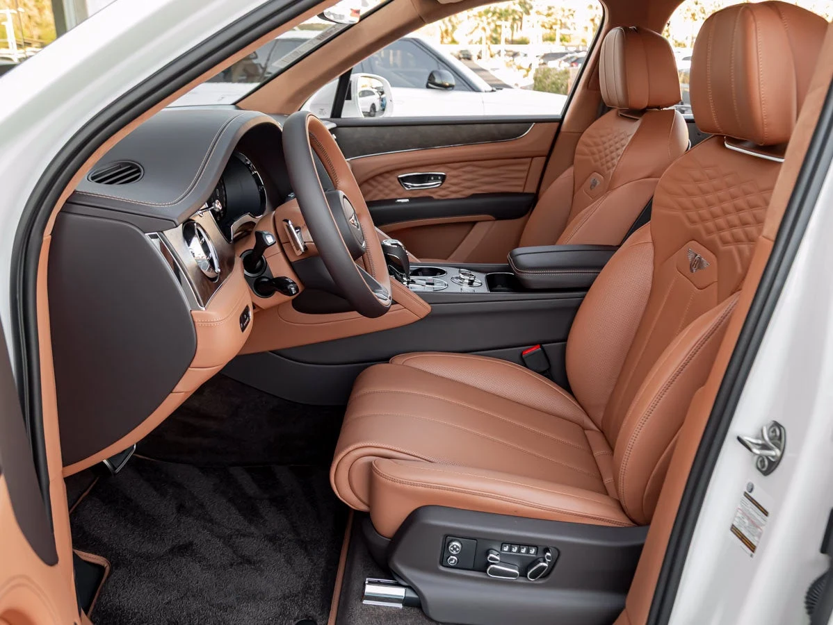 2026 Bentley Bentayga V8 Azure, 2/20