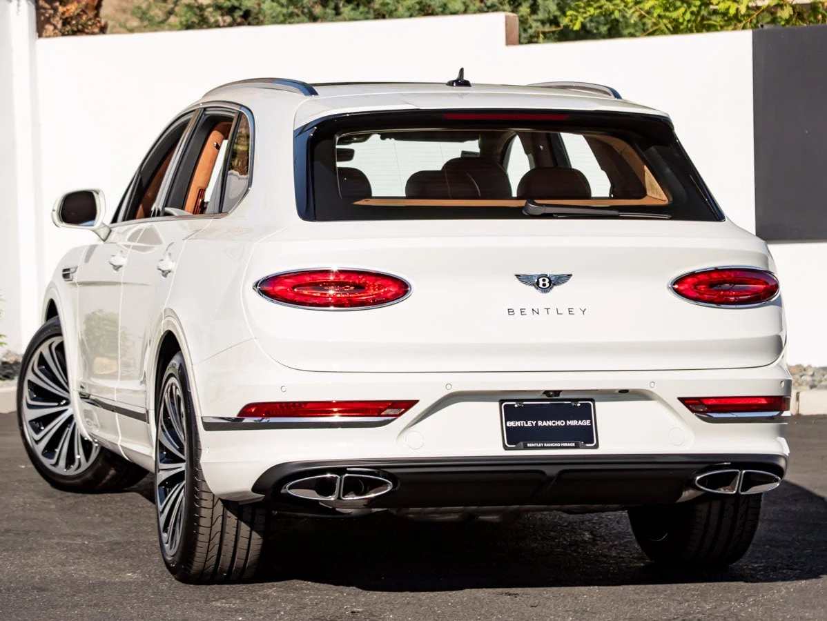 2026 Bentley Bentayga V8 Azure, 3/20