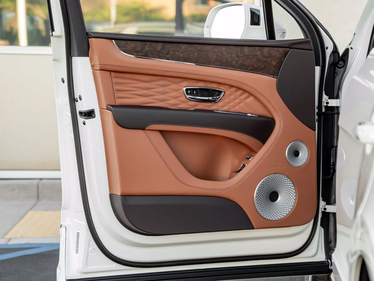 2026 Bentley Bentayga V8 Azure, 15/20