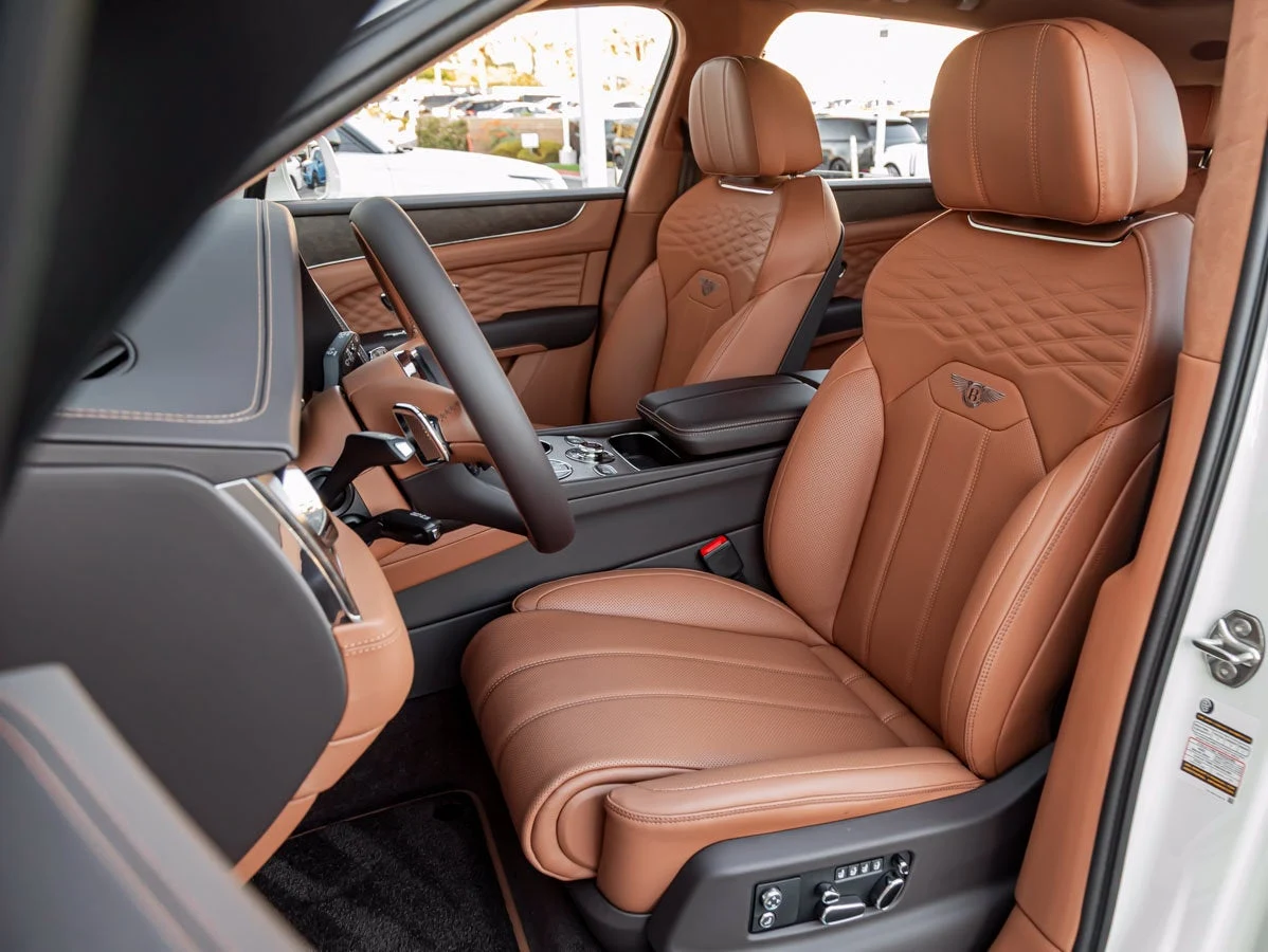 2026 Bentley Bentayga V8 Azure, 16/20