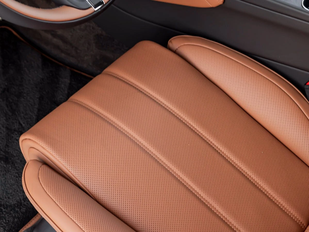 2026 Bentley Bentayga V8 Azure, 17/20