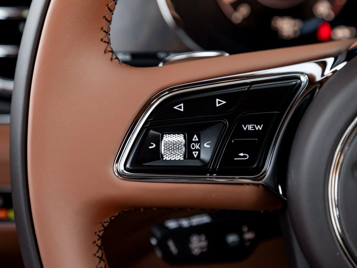 2026 Bentley Bentayga V8 Azure, 20/20