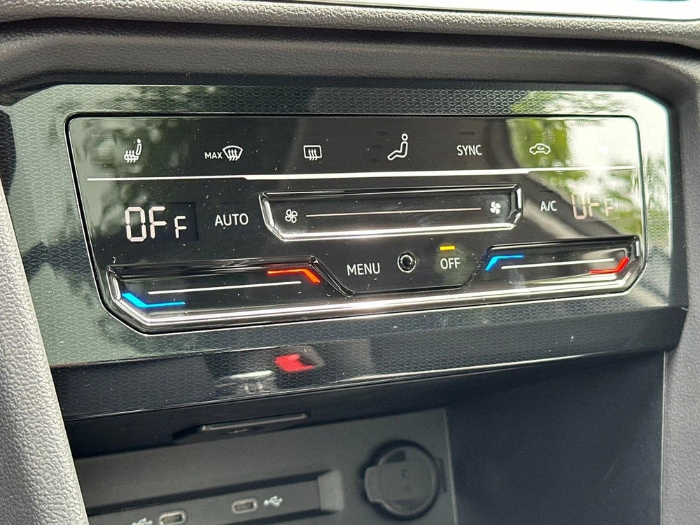 2026 Volkswagen Taos SE (2025 Update), 19/20