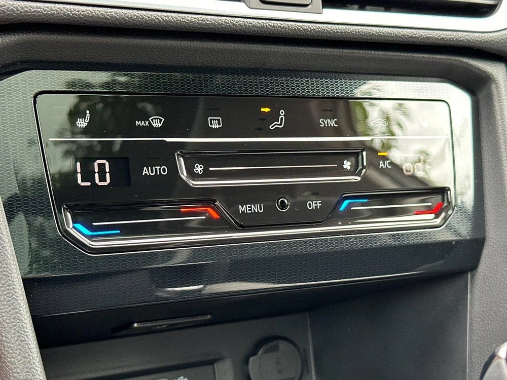 2026 Volkswagen Taos SE (2025 Update), 19/20