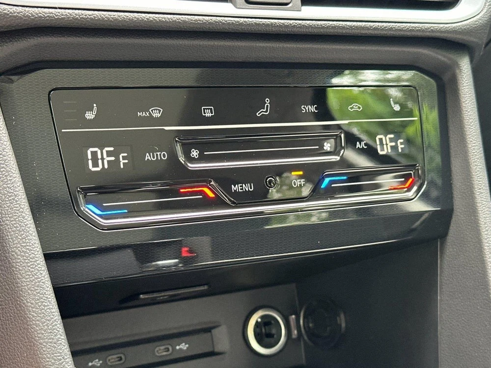 2026 Volkswagen Taos SE (2025 Update), 19/20