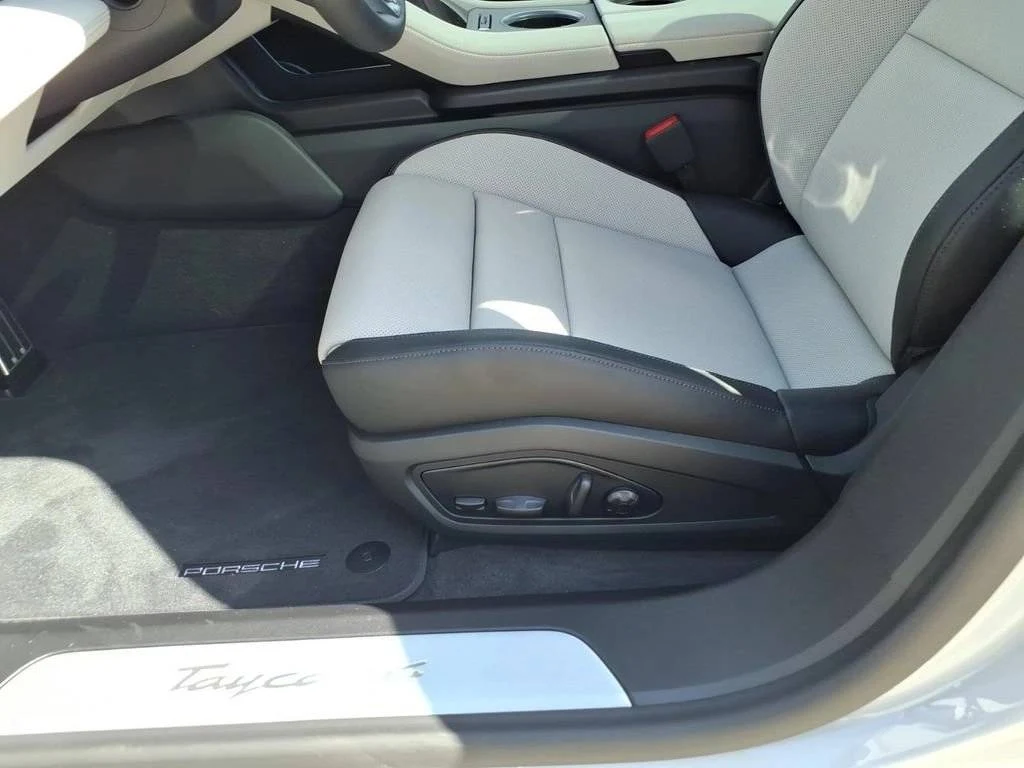 2026 Porsche Taycan 4 Sedan (2025 Update), 13/20