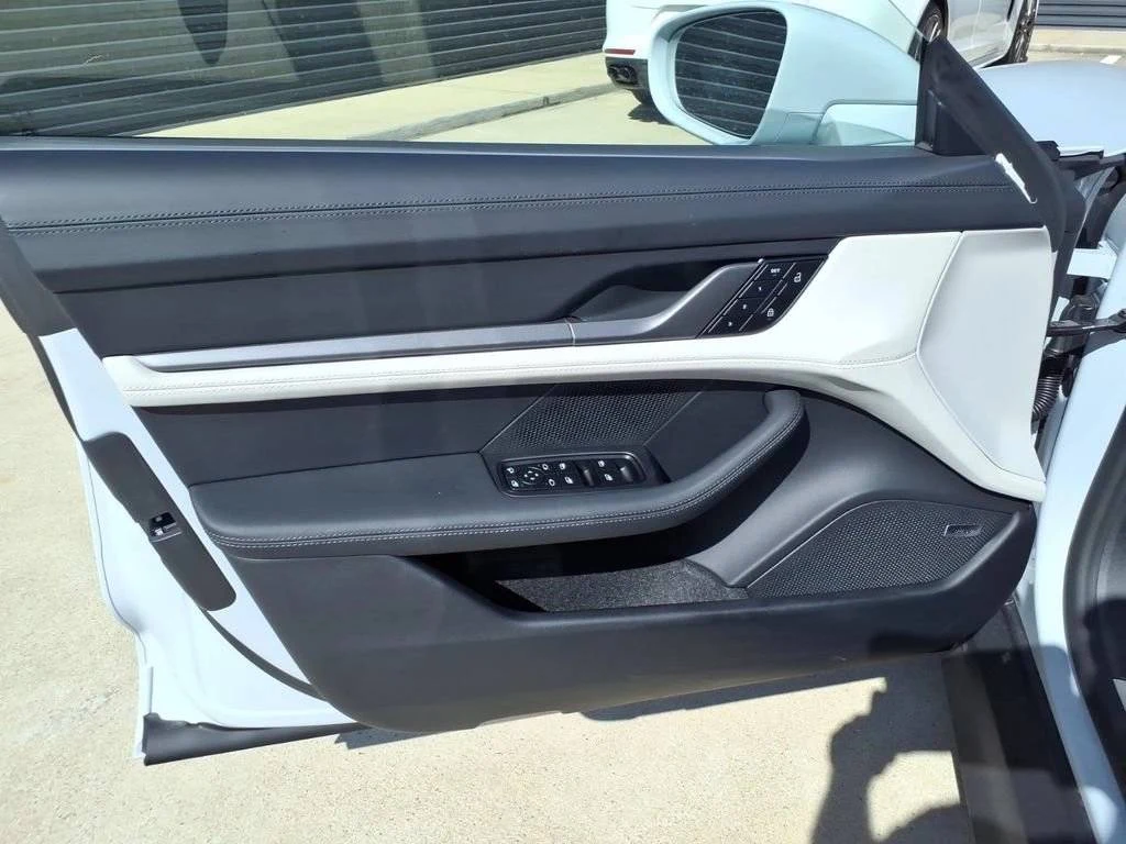 2026 Porsche Taycan 4 Sedan (2025 Update), 16/20