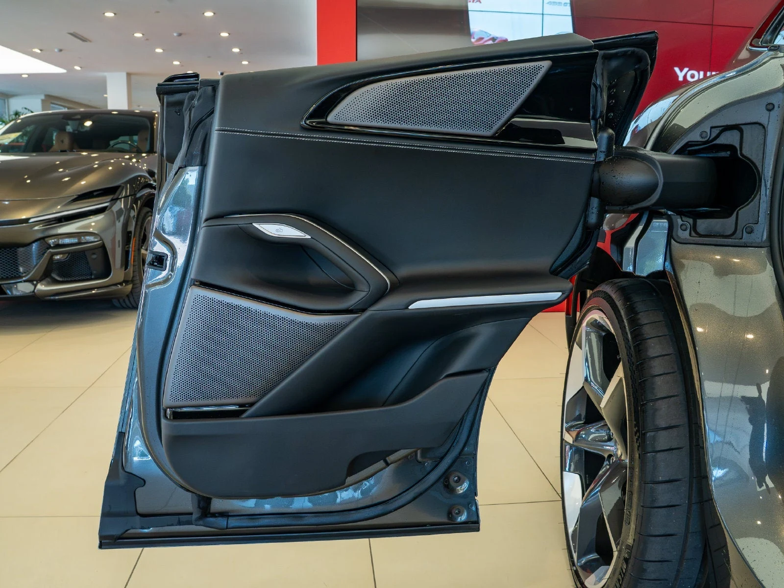 2024 Ferrari Purosangue, 29/30