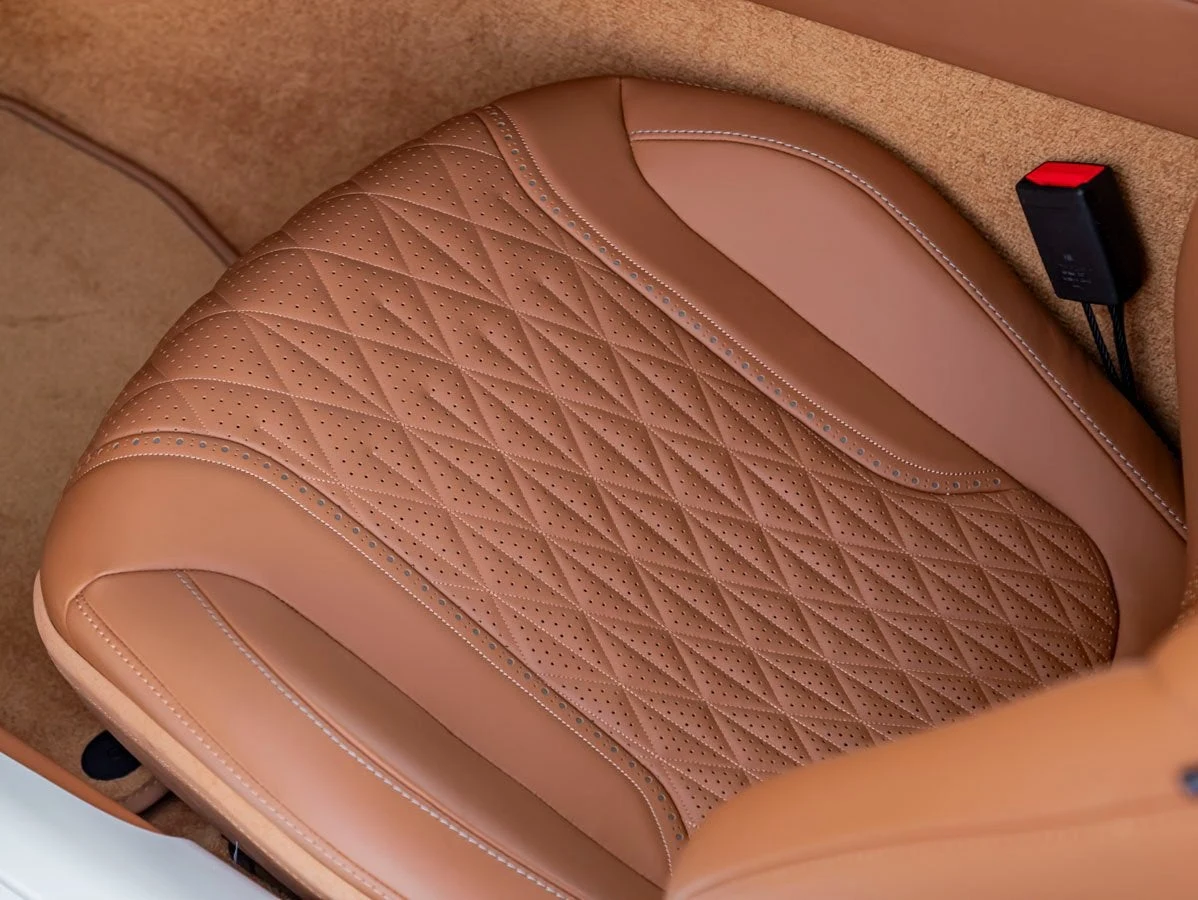 2026 Aston Martin DB12 Volante, 16/30