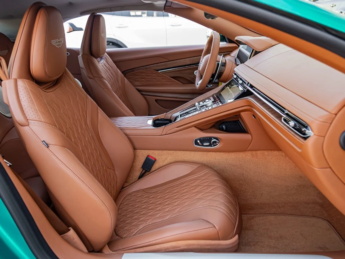 2026 Aston Martin DB12 Volante, 26/30