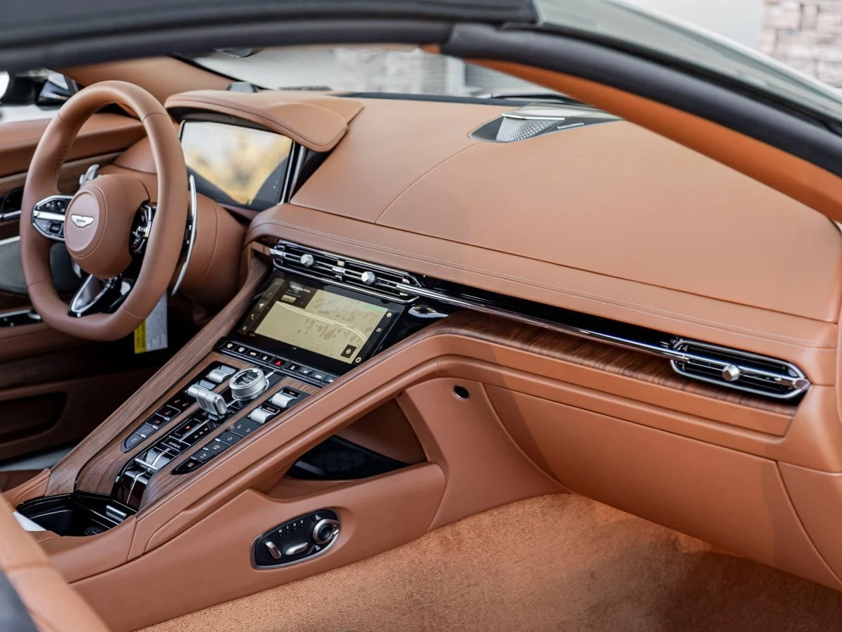 2026 Aston Martin DB12 Volante, 28/30