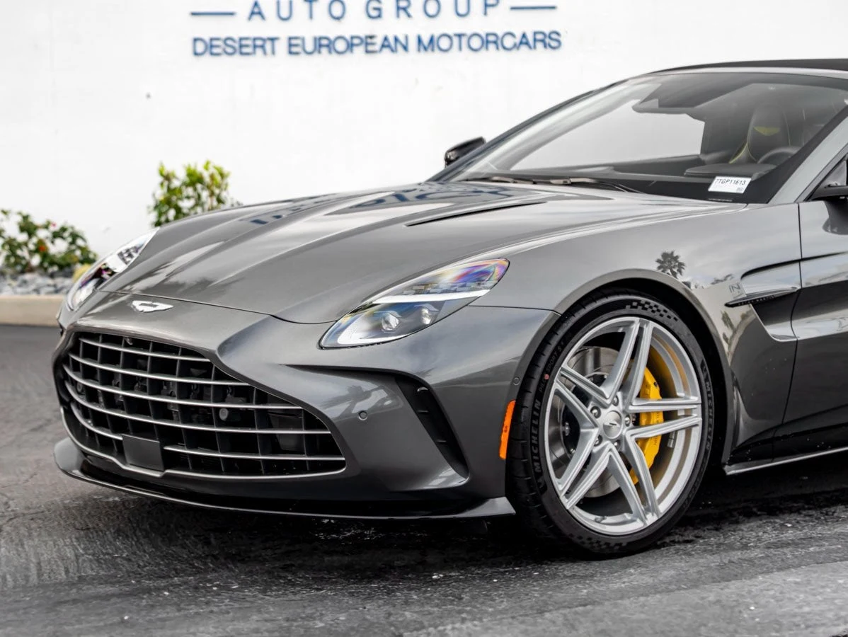 2026 Aston Martin Vantage Roadster (2024 Update), 3/30