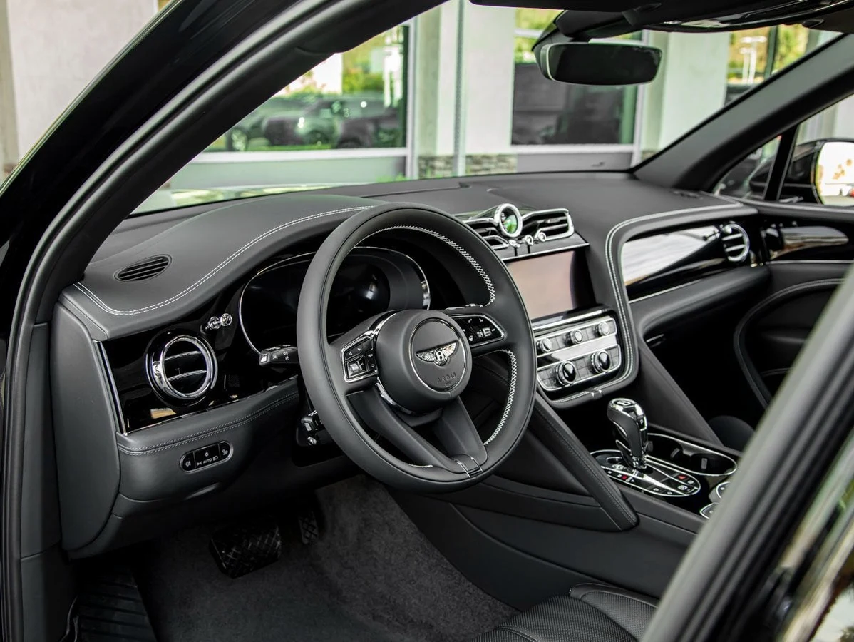 2025 Bentley Bentayga EWB V8, 5/30