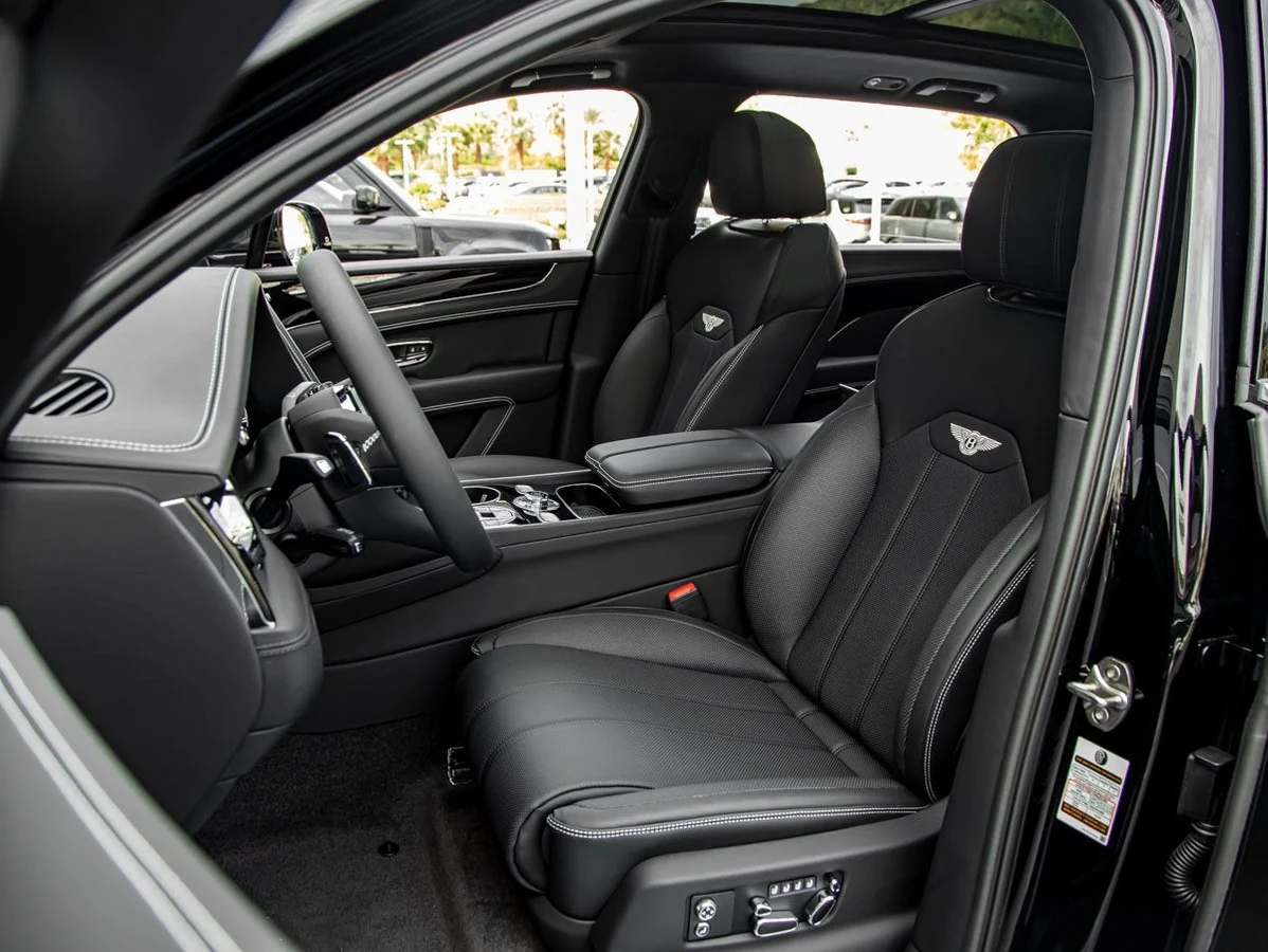 2025 Bentley Bentayga EWB V8, 15/30
