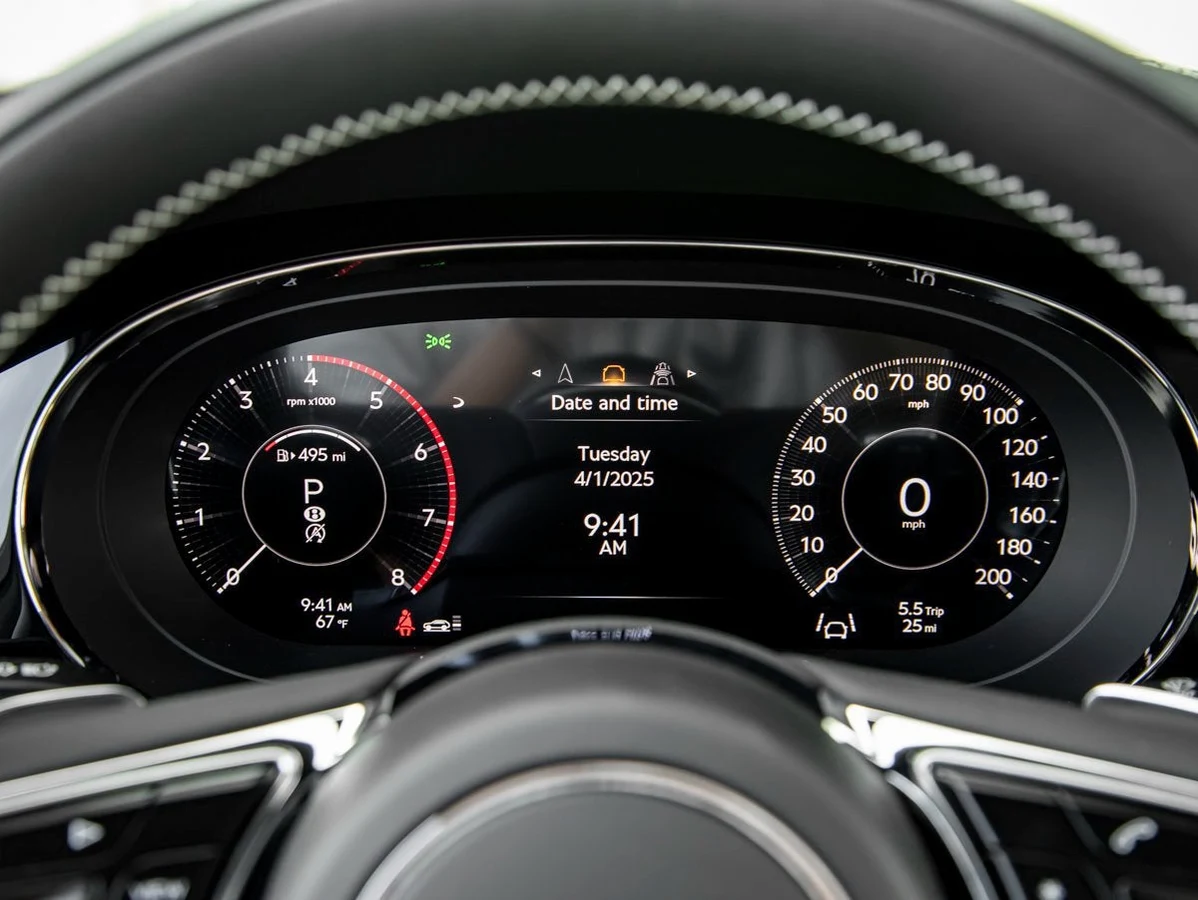 2025 Bentley Bentayga EWB V8, 17/30