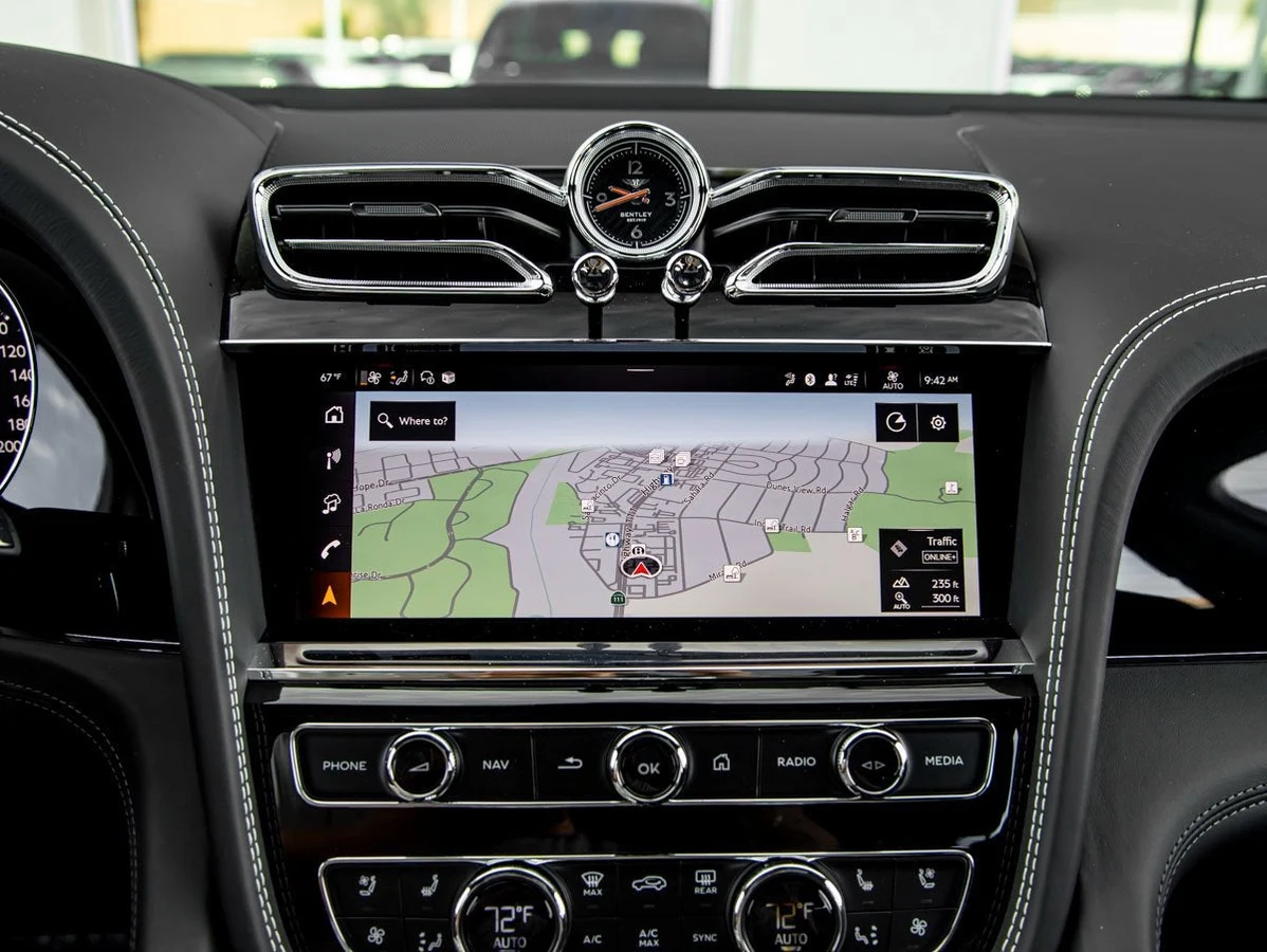 2025 Bentley Bentayga EWB V8, 18/30