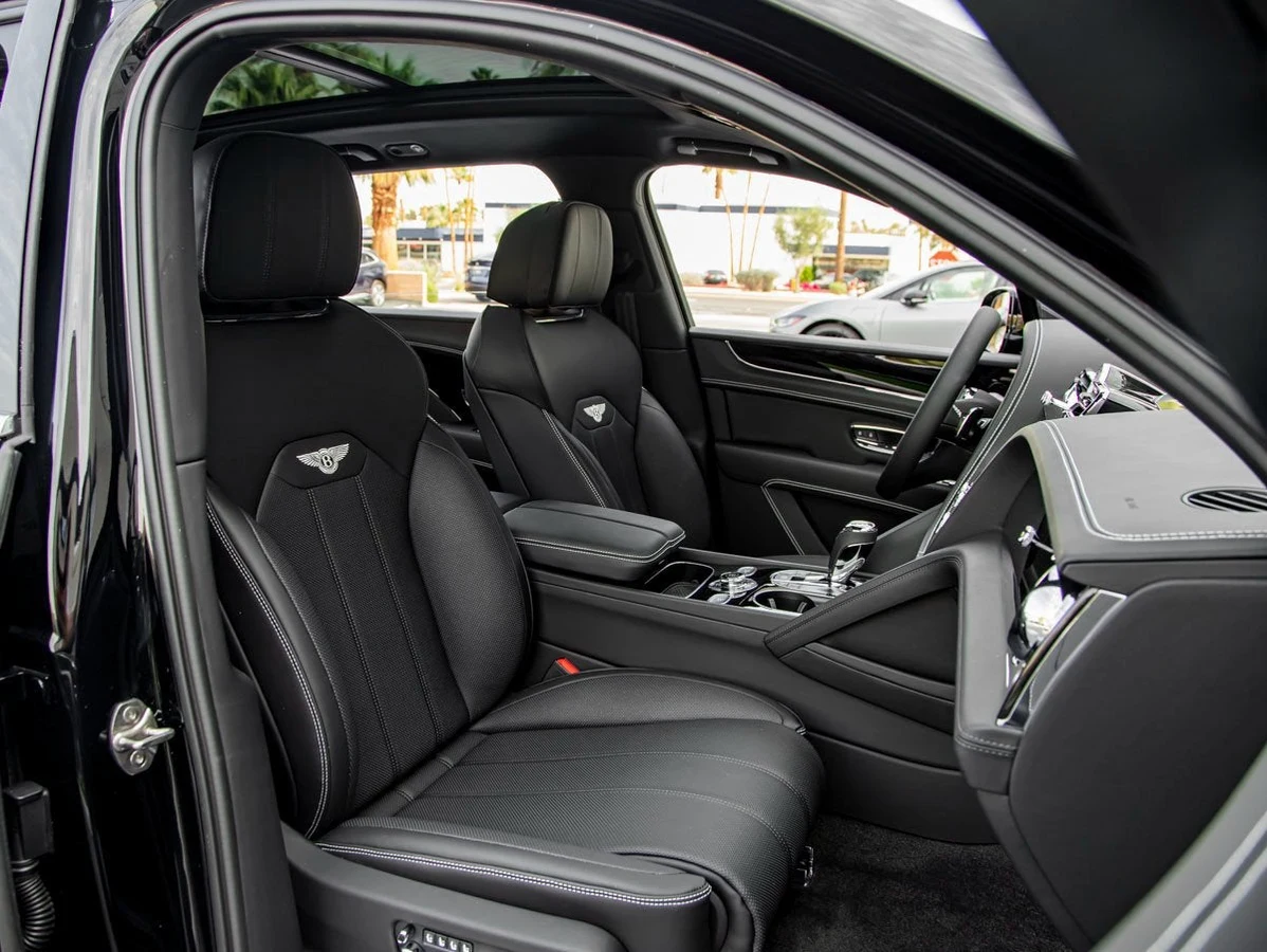 2025 Bentley Bentayga EWB V8, 26/30