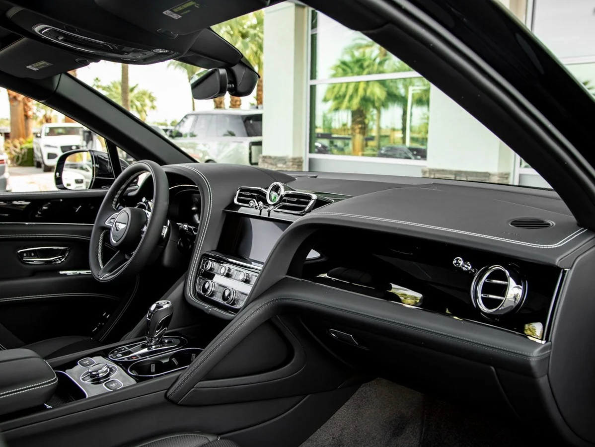 2025 Bentley Bentayga EWB V8, 29/30