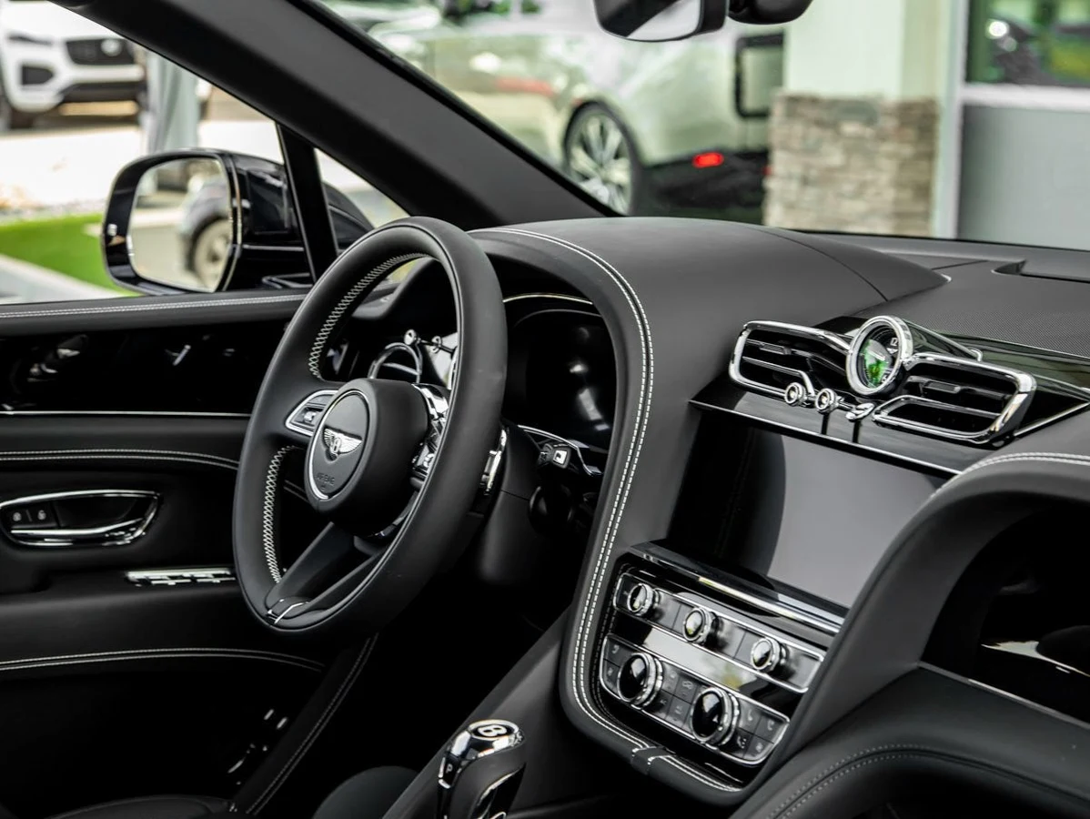 2025 Bentley Bentayga EWB V8, 30/30