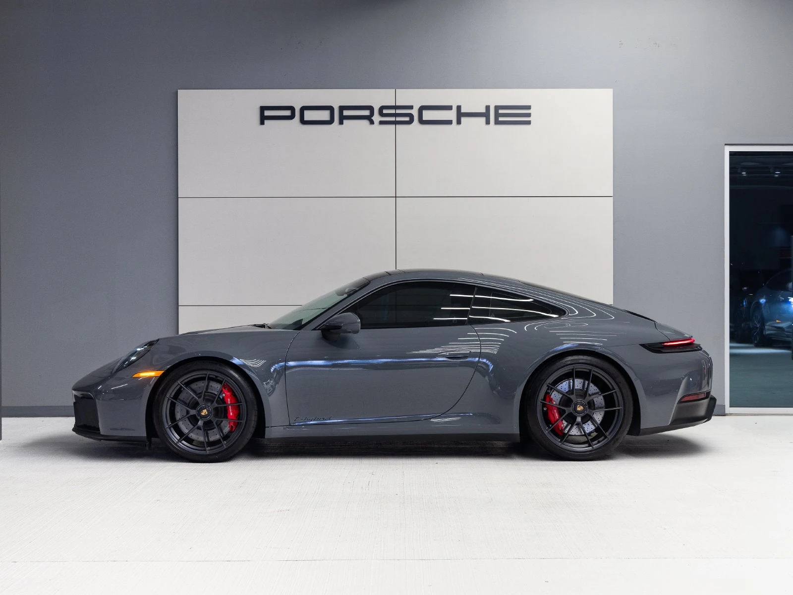 2026 Porsche 911 Carrera GTS (992.2), 2/30