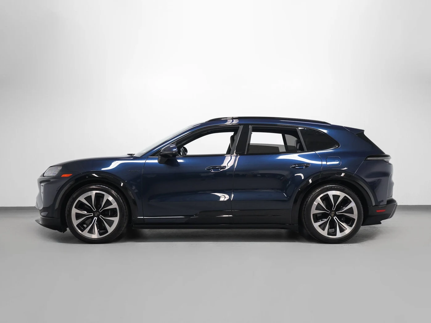 2026 Porsche Cayenne Turbo Electric (E4), 2/30