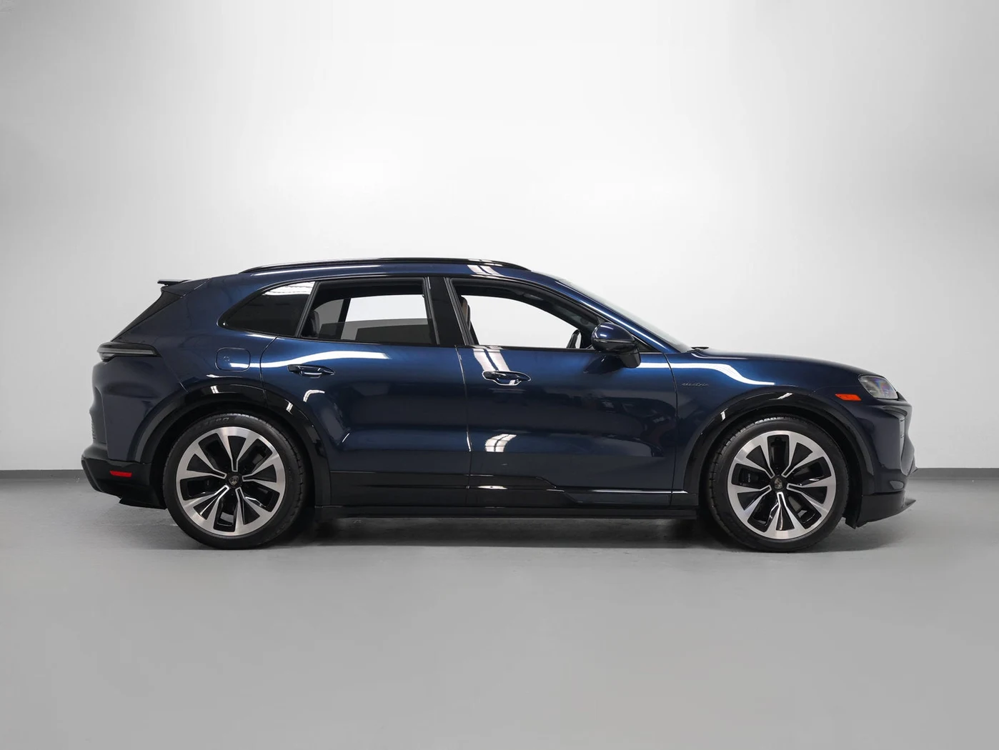 2026 Porsche Cayenne Turbo Electric (E4), 12/30