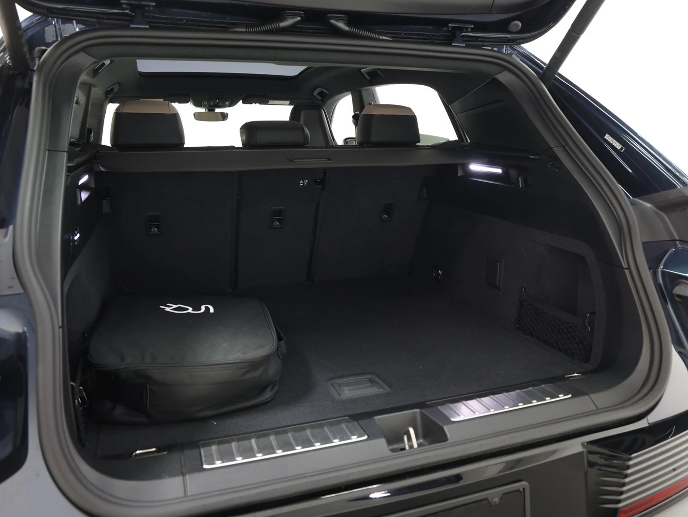 2026 Porsche Cayenne Turbo Electric (E4), 18/30