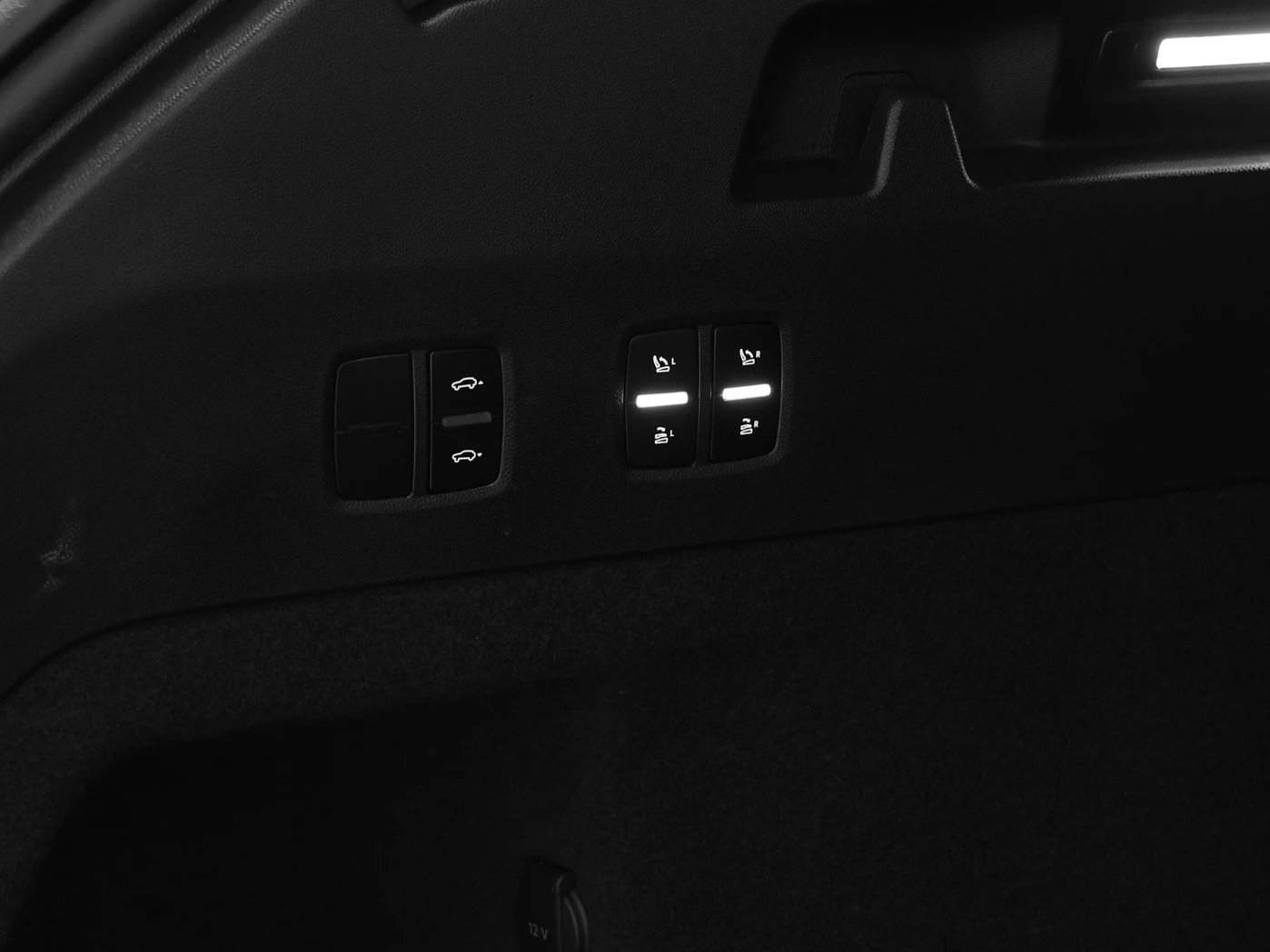 2026 Porsche Cayenne Turbo Electric (E4), 19/30