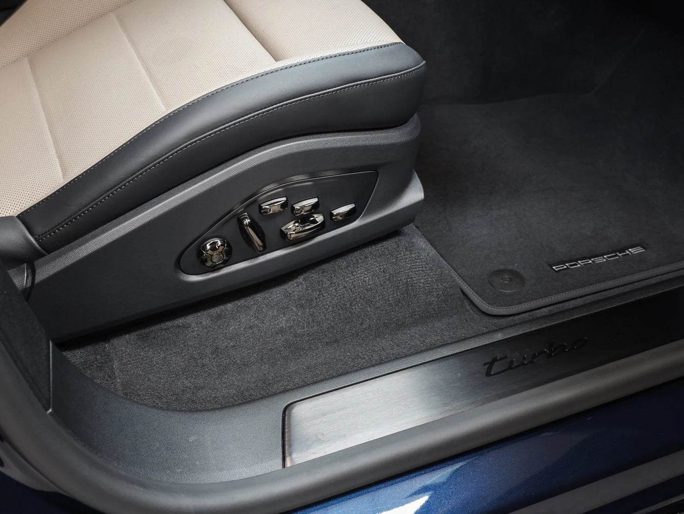 2026 Porsche Cayenne Turbo Electric (E4), 22/30