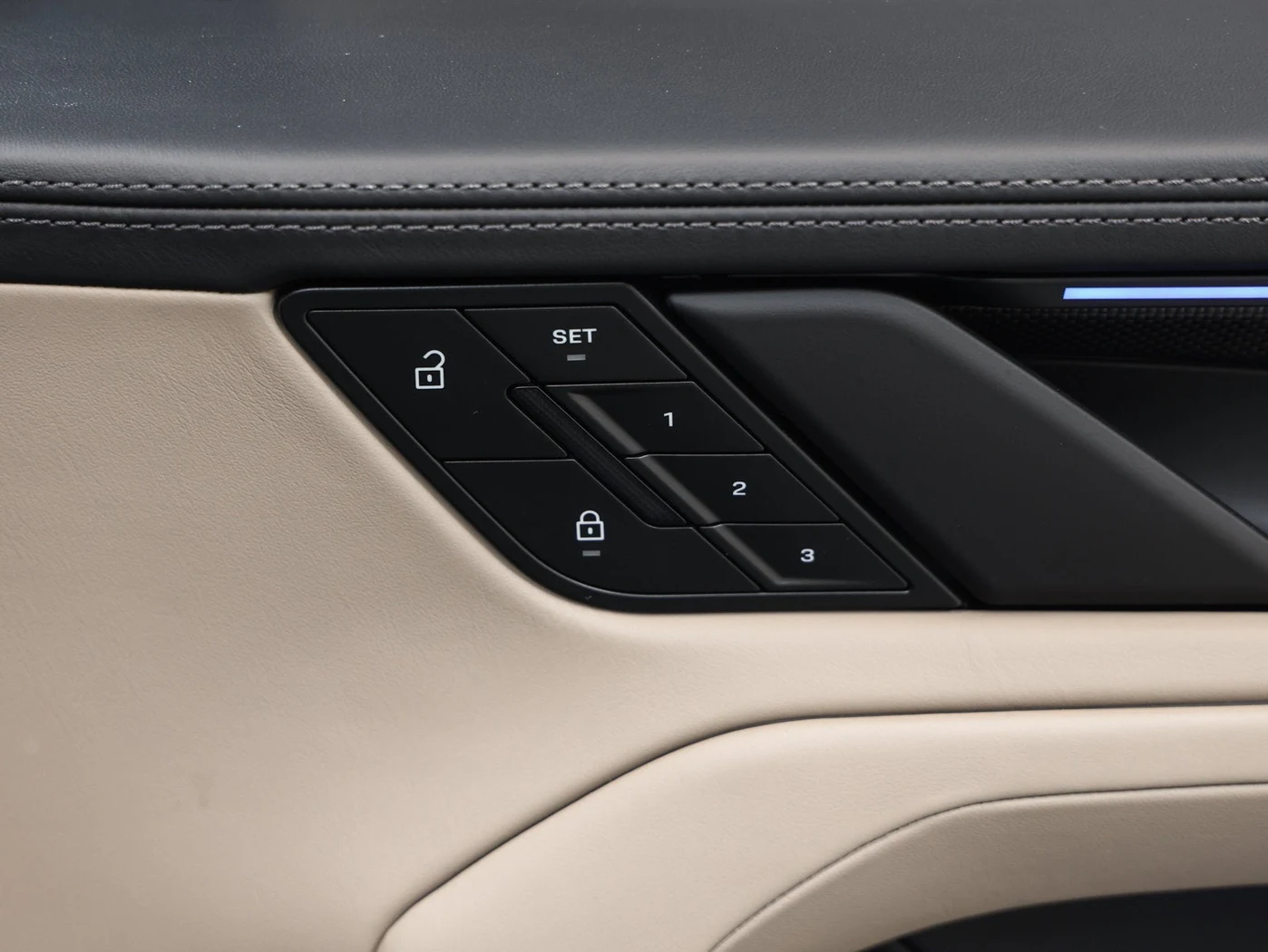 2026 Porsche Cayenne Turbo Electric (E4), 23/30