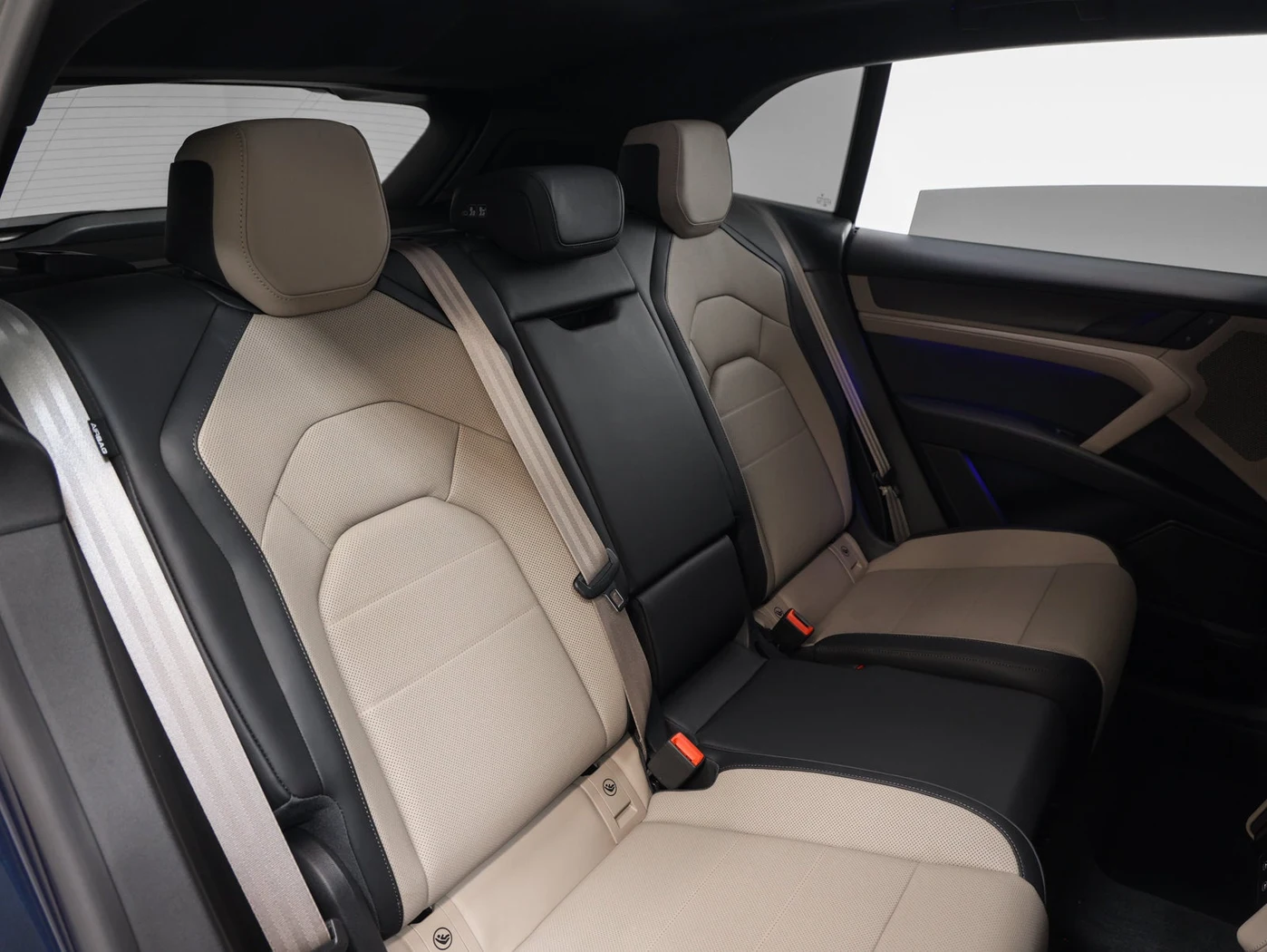 2026 Porsche Cayenne Turbo Electric (E4), 29/30