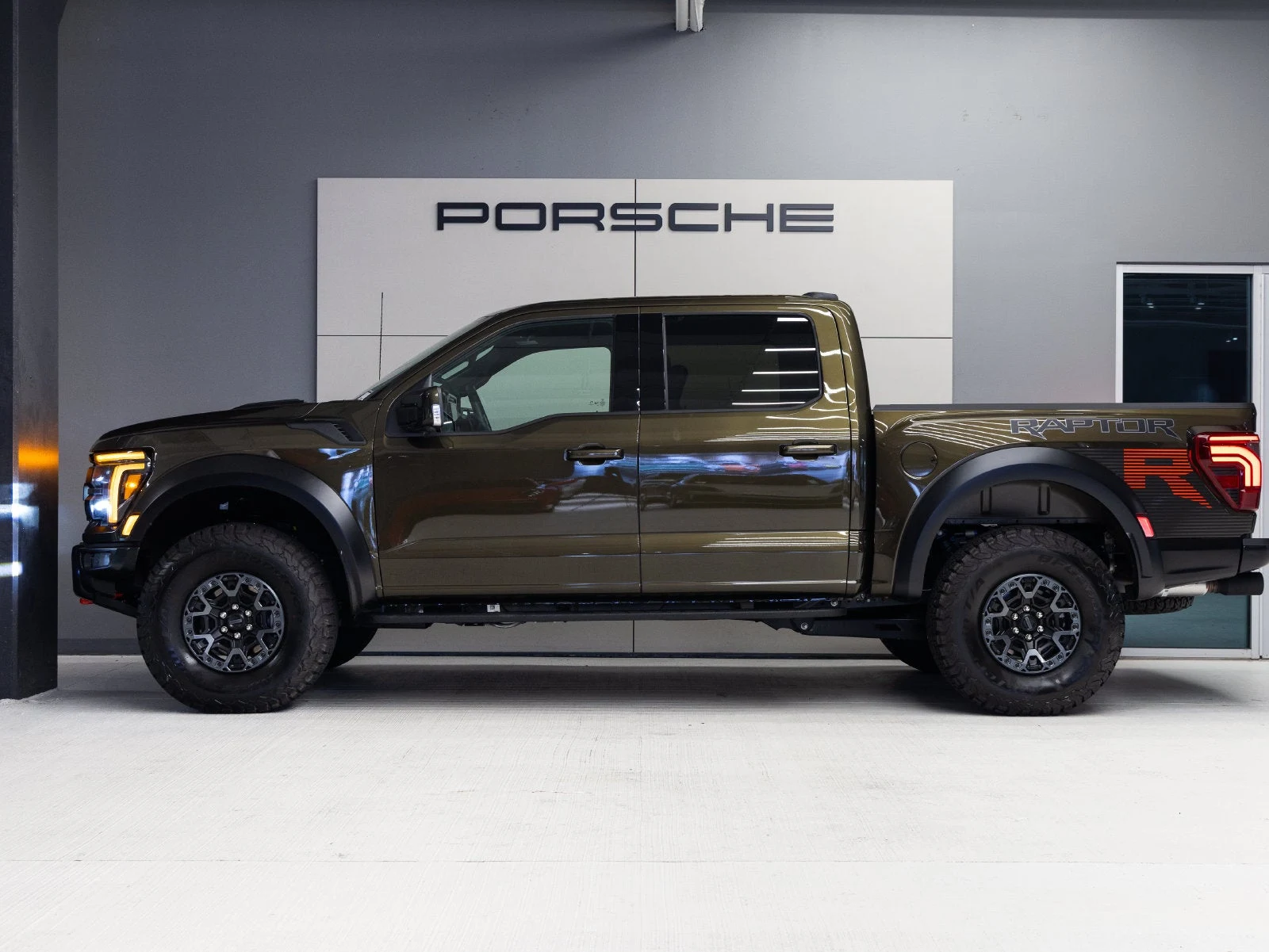 2026 Ford F-150 Raptor R, 2/30