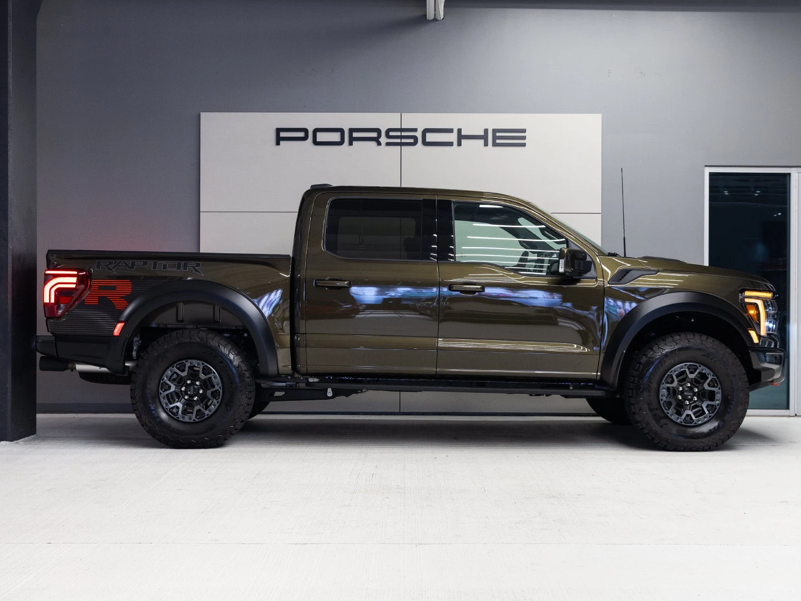 2026 Ford F-150 Raptor R, 8/30