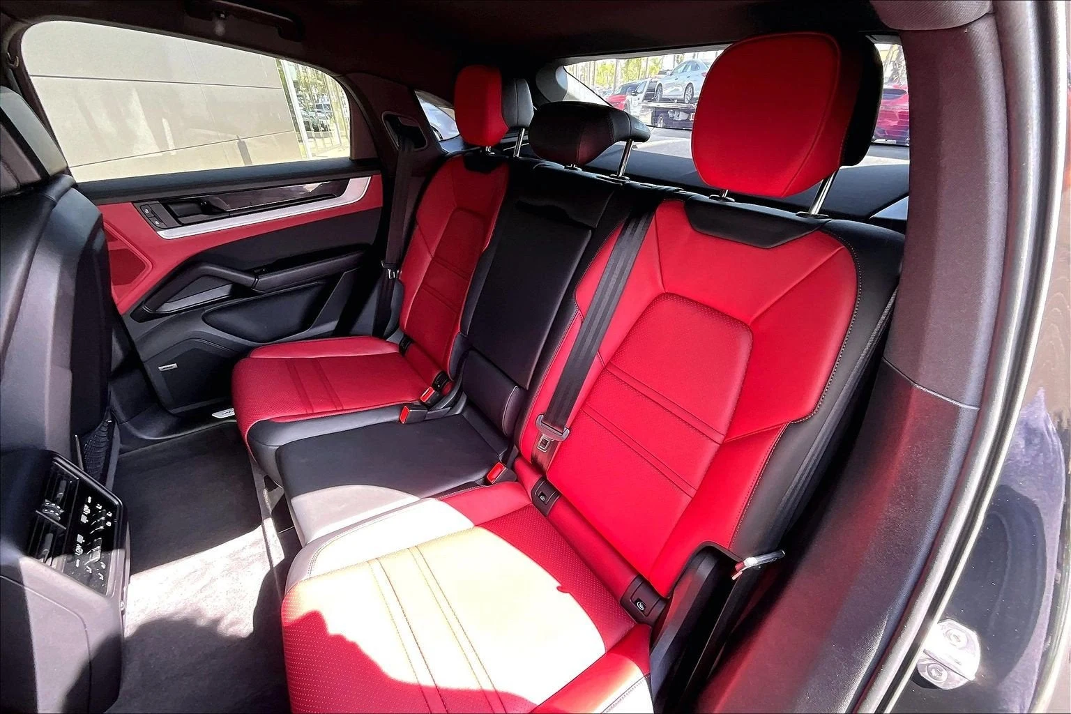 2025 Porsche Cayenne E-Hybrid Coupé (3rd Generation, 2024 update), 26/30