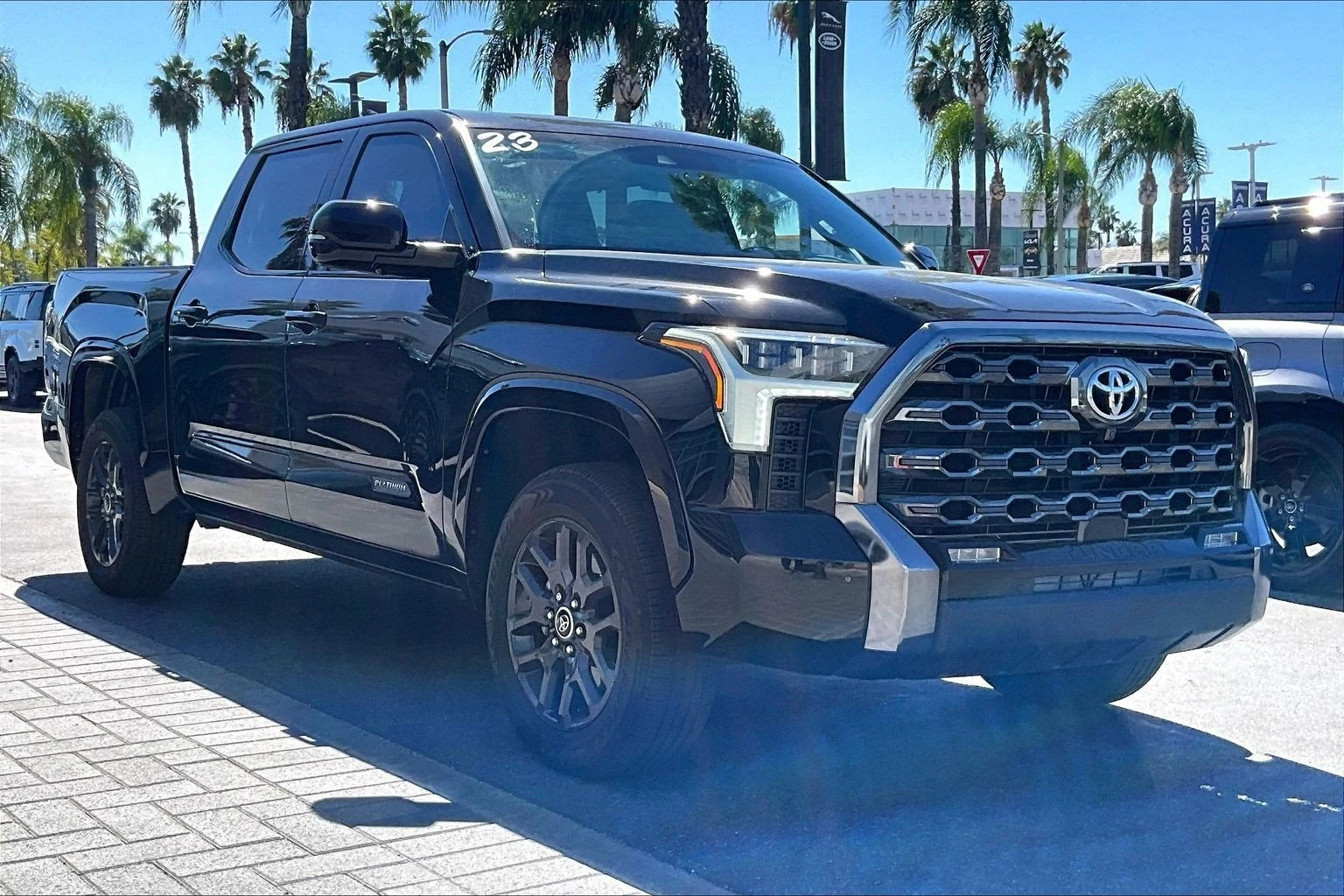 2023 Toyota Tundra, 2/3