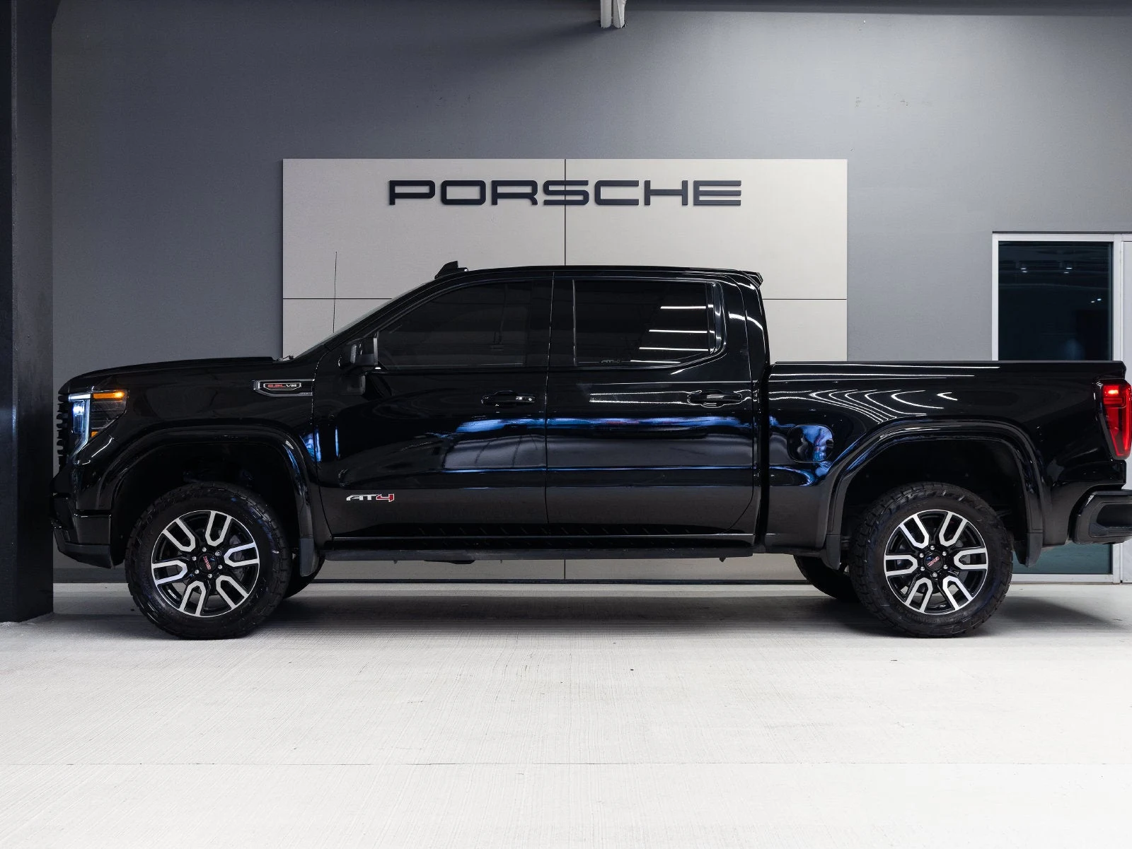 2022 GMC Sierra 1500 AT4, 2/30