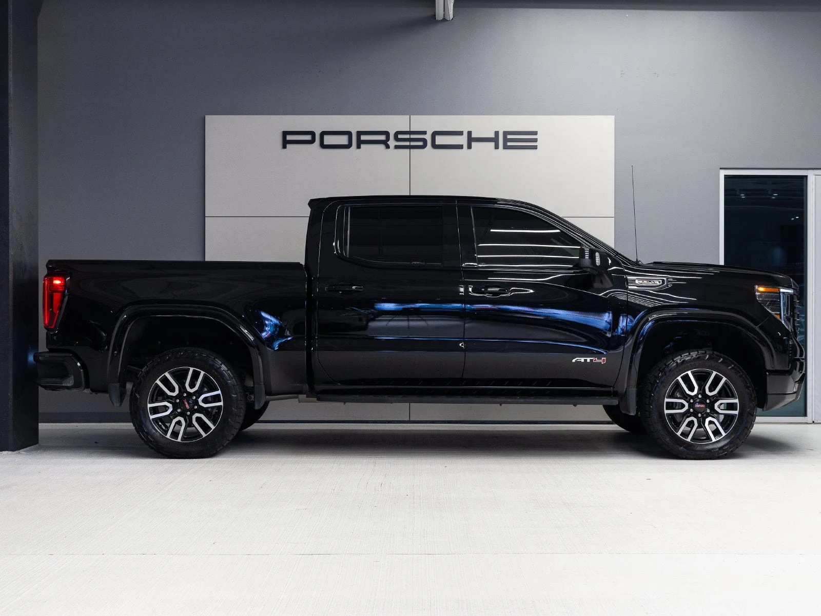 2022 GMC Sierra 1500 AT4, 8/30
